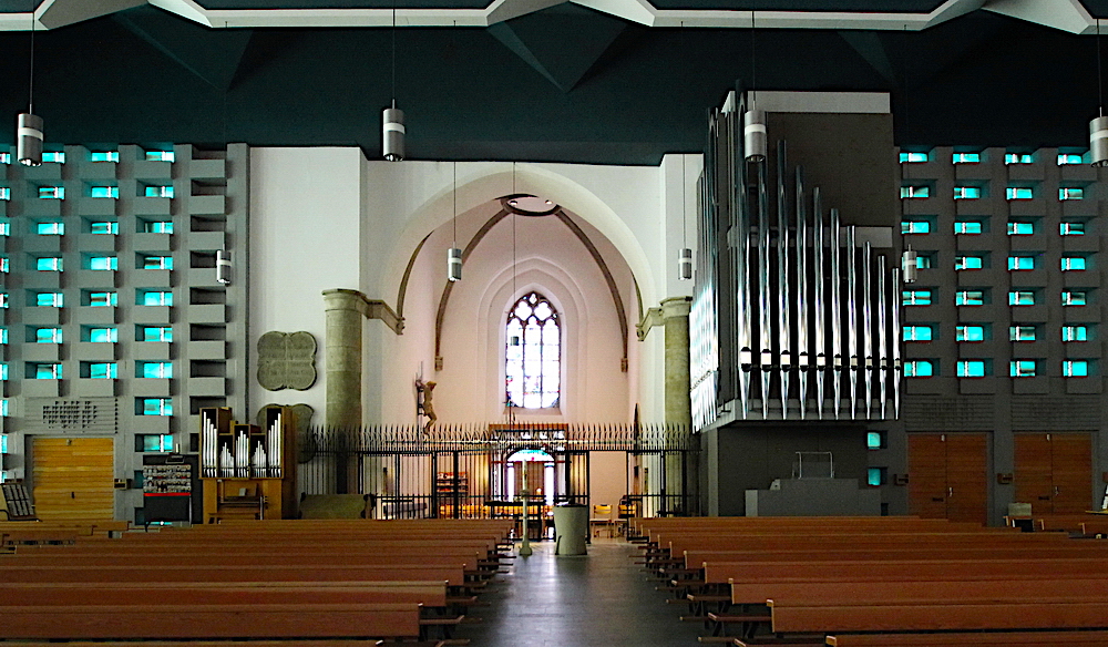 Church organ in St. Mary's Assumption in Ahaus, Germany, with grey sound-transparent fabric from Akustikstoff.com.